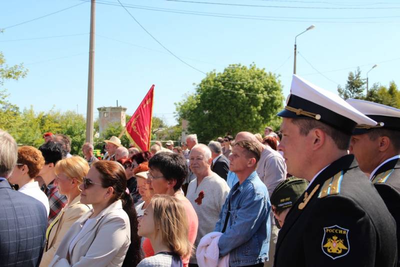 torzhestvennaya_chastj_prohozhdenie_lichnogo_sostava_garnizona_koncert_09_05_2016_27_web_27